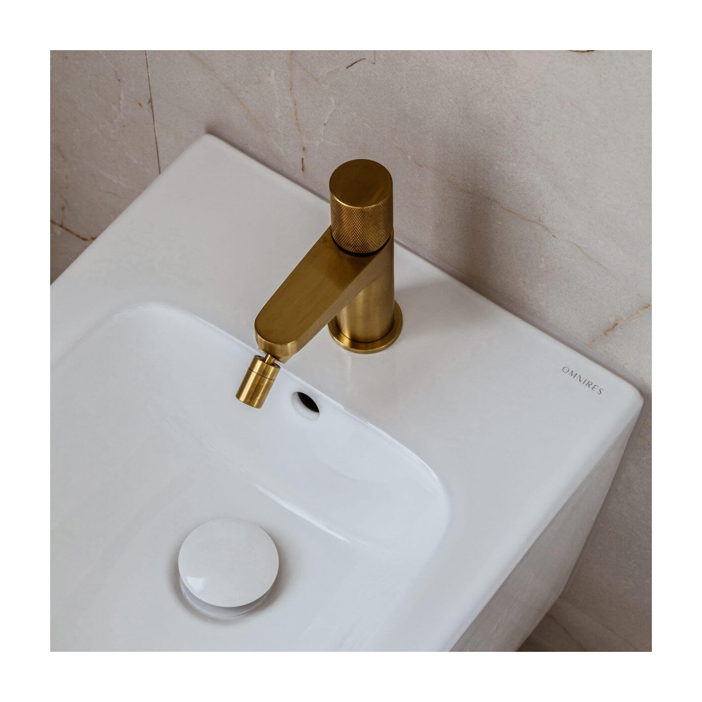 Bateria Bidetowa Contour Złoty Szczotkowany CT8020GLB Omnires Bateria Bidetowa Contour Złoty Szczotkowany CT8020GLB Omnires