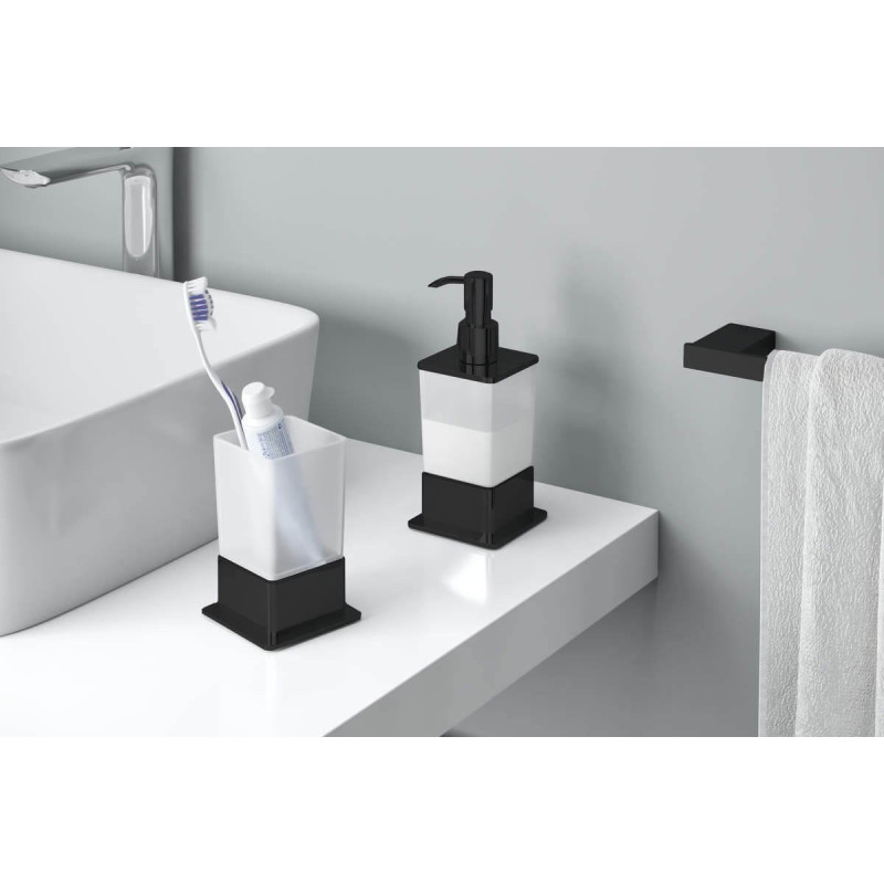 Dozownik Do Mydła Riko Czarny DOEX.1616BL Excellent Dozownik Do Mydła Riko Czarny DOEX.1616BL Excellent