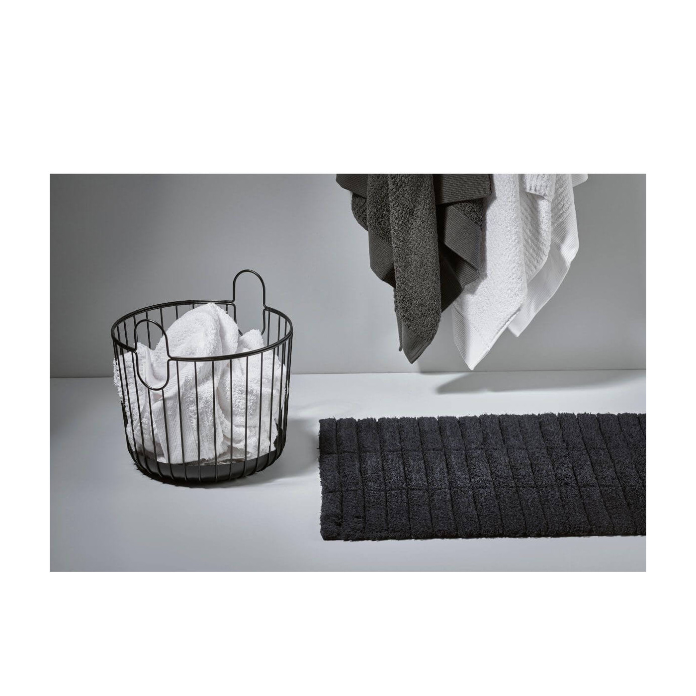 Dywanik Łazienkowy Tiles Black 331847 Zone Denmark Dywanik Łazienkowy Tiles Black 331847 Zone Denmark