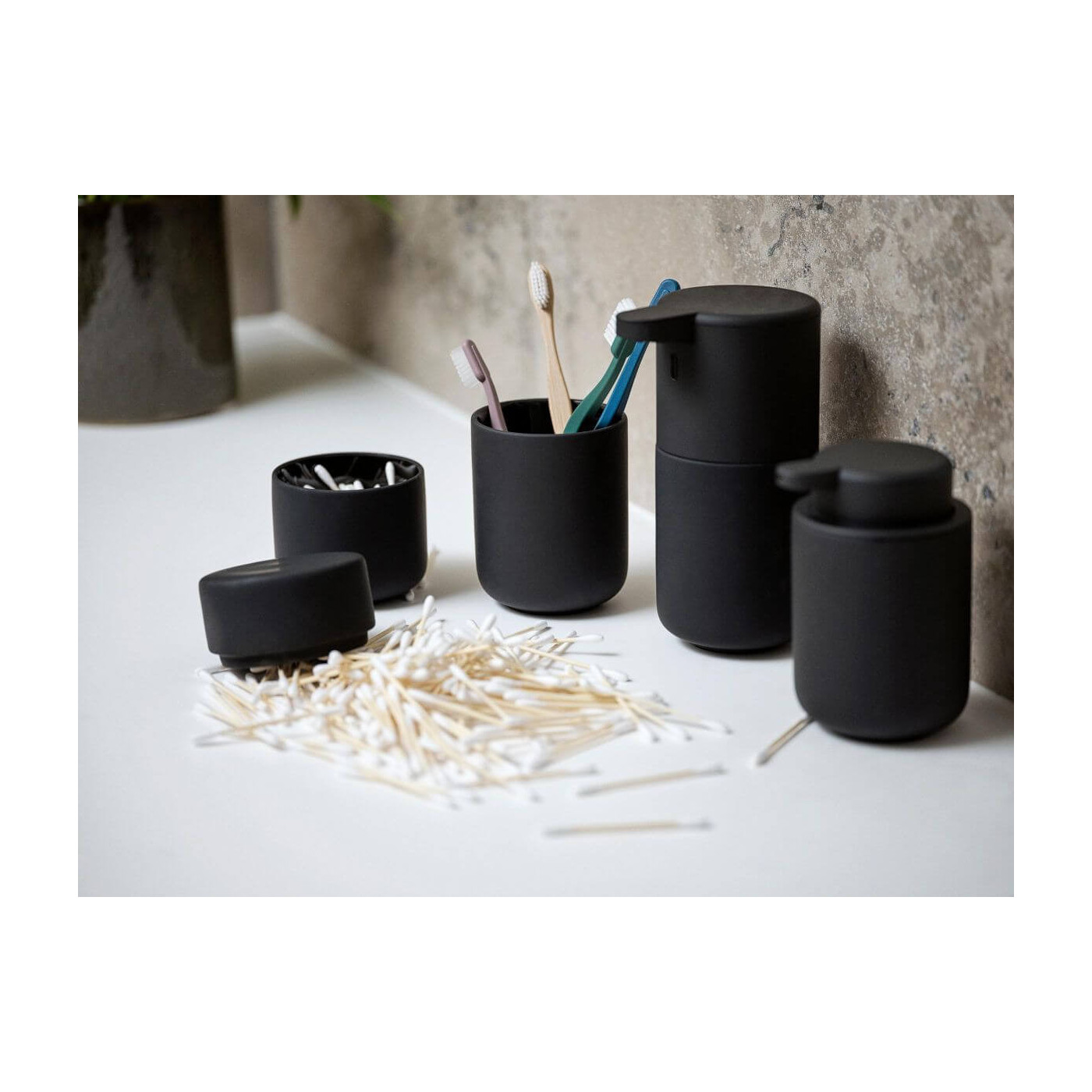 Kubek Na Szczoteczki Ume Black 330397 Zone Denmark Kubek Na Szczoteczki Ume Black 330397 Zone Denmark