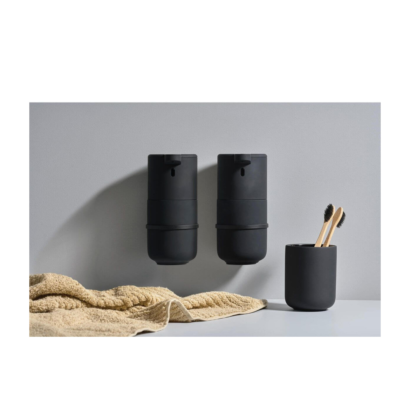 Kubek Na Szczoteczki Ume Black 330397 Zone Denmark Kubek Na Szczoteczki Ume Black 330397 Zone Denmark