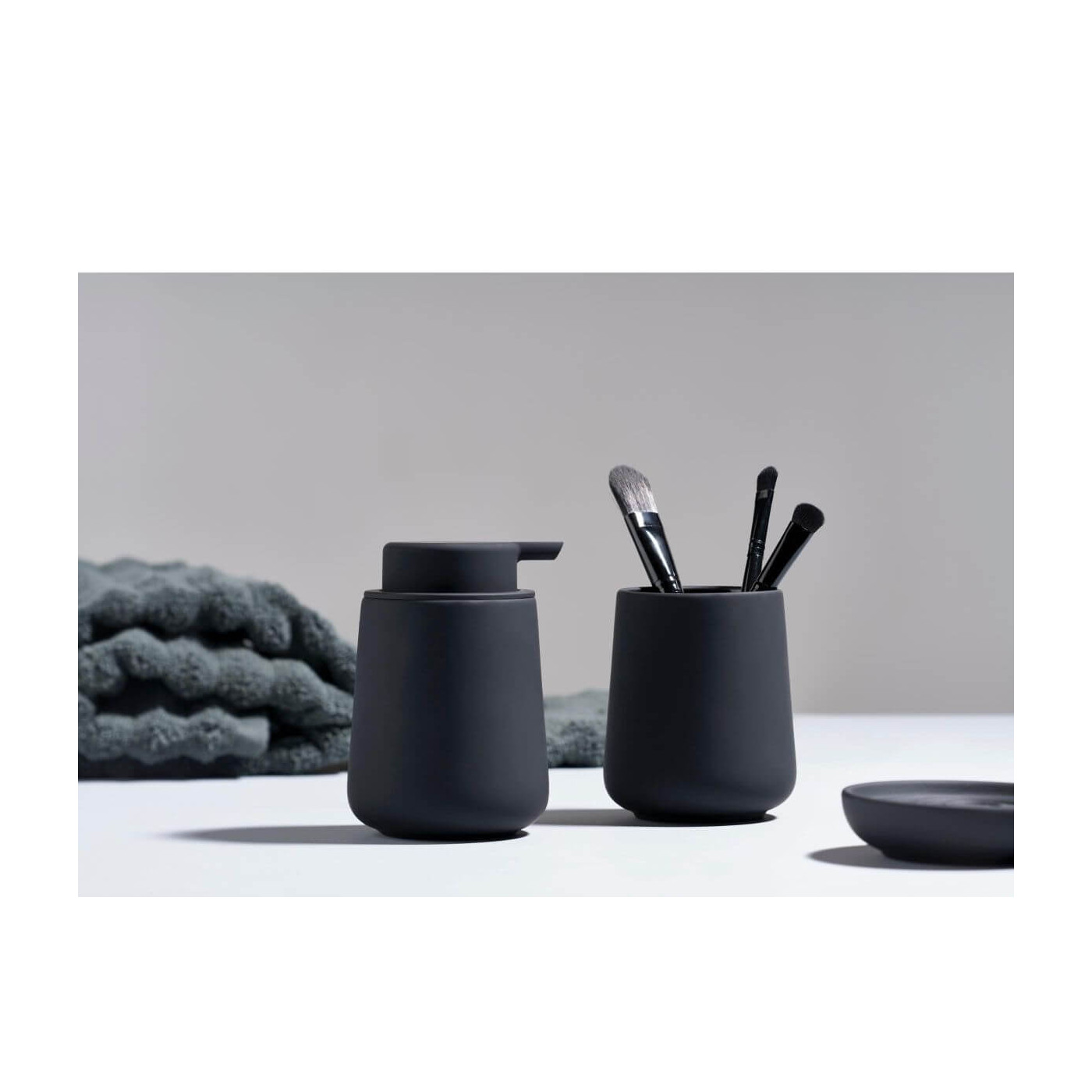 Kubek Na Szczoteczki Nova One Black 330161 Zone Denmark Kubek Na Szczoteczki Nova One Black 330161 Zone Denmark