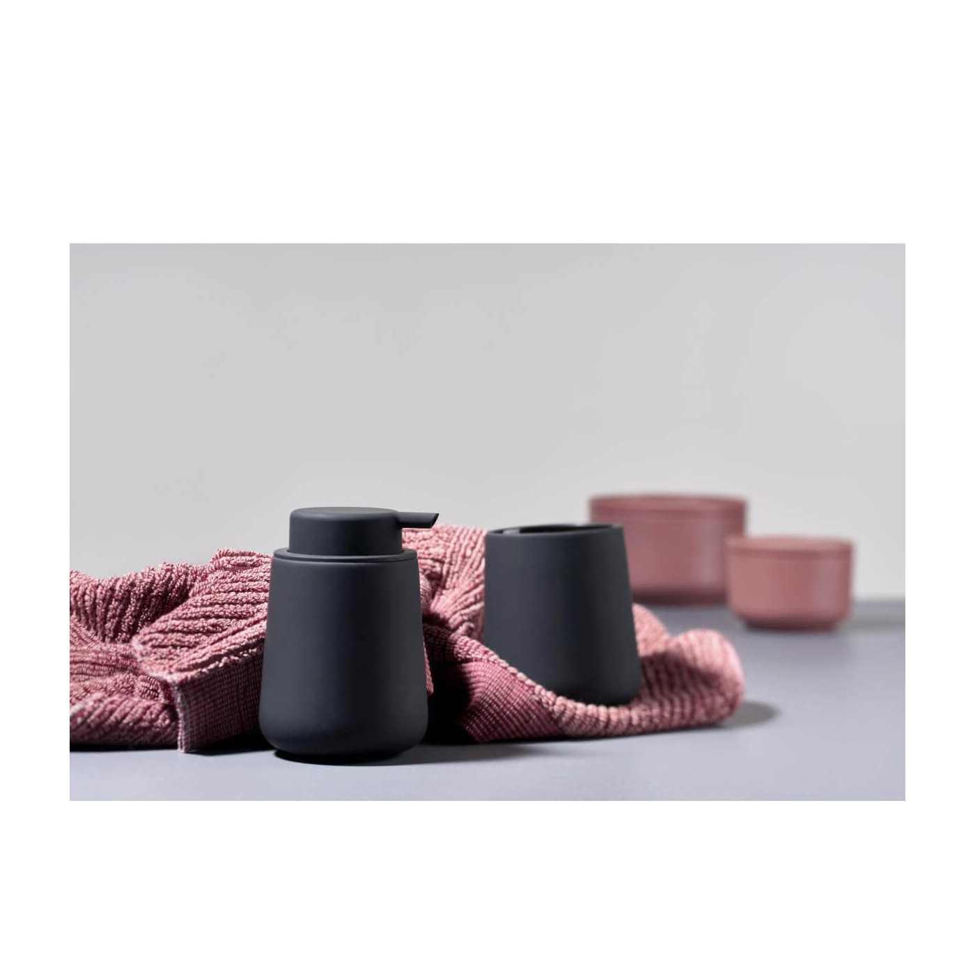 Kubek Na Szczoteczki Nova One Black 330161 Zone Denmark Kubek Na Szczoteczki Nova One Black 330161 Zone Denmark