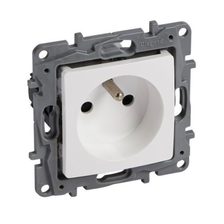 Gniazdo 2P+Z 16A Przesłony Biały Niloe 664536 Legrand