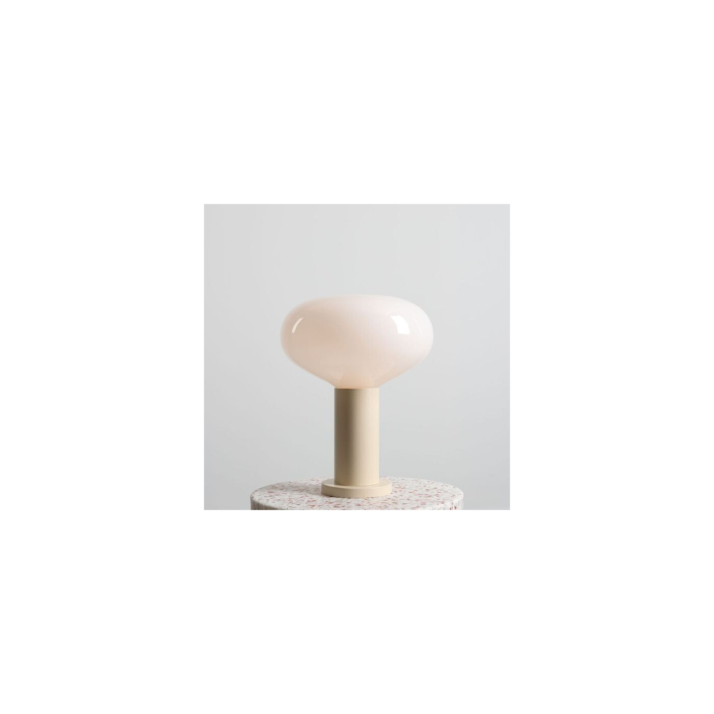 Mała Lampka Stołowa Flo Table Cream M 7000B9_M Aldex Mała Lampka Stołowa Flo Table Cream M 7000B9_M Aldex